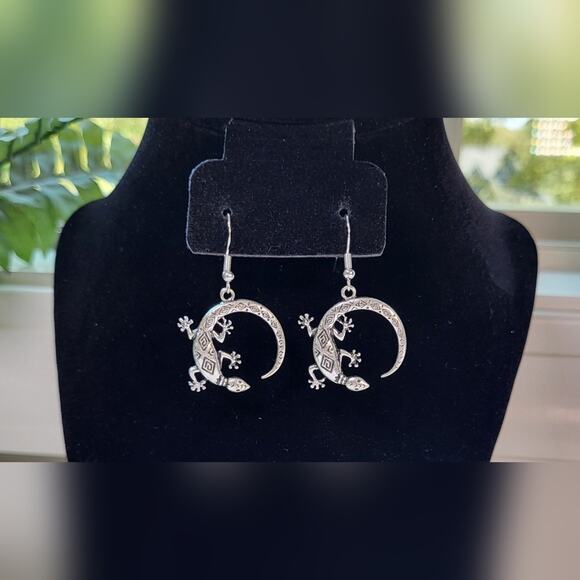 Antiqued Silver Lizard Statement Dangle Earrings / Pierced - Picture 4 of 5
